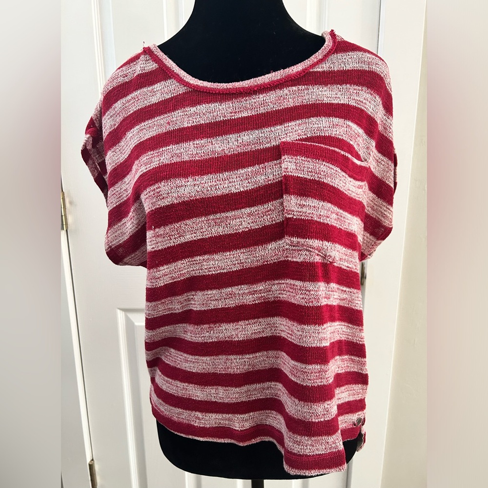 Roxy, Woman’s Berry & Cream stripe lace back shirt sleeve top.